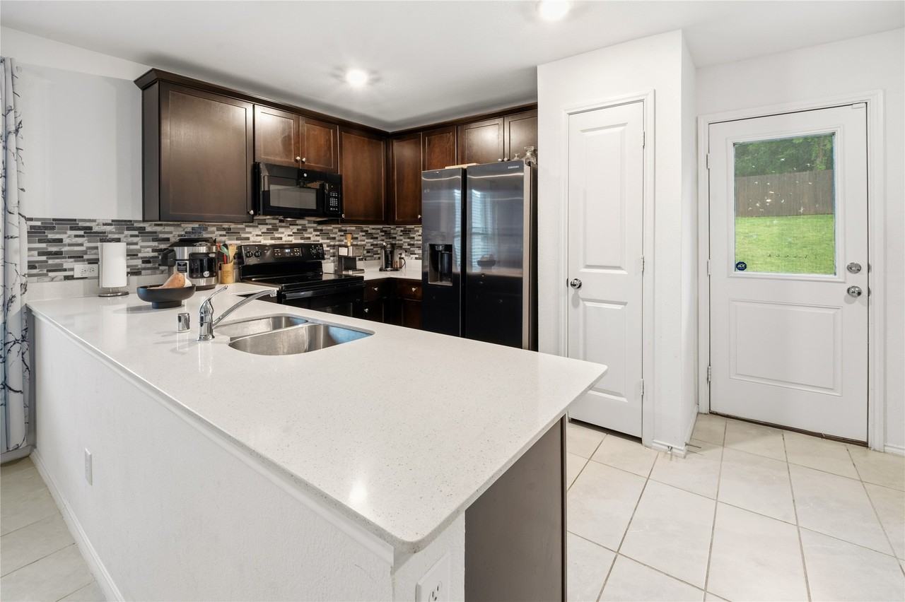 1408 Yachtclub Dr - Photo 3 of 38