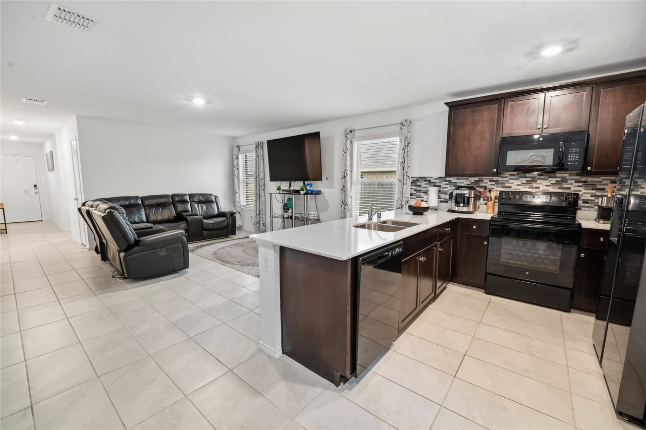 1408 Yachtclub Dr - Photo 4 of 38