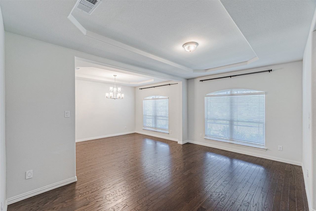 3316 Hickory Ln - Photo 6 of 40