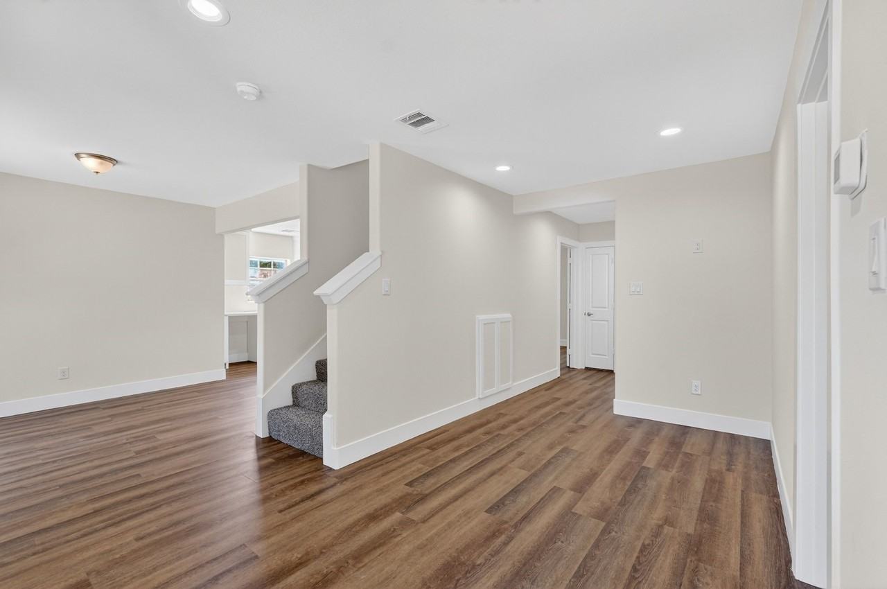 4002 Falls Dr - Photo 6 of 24