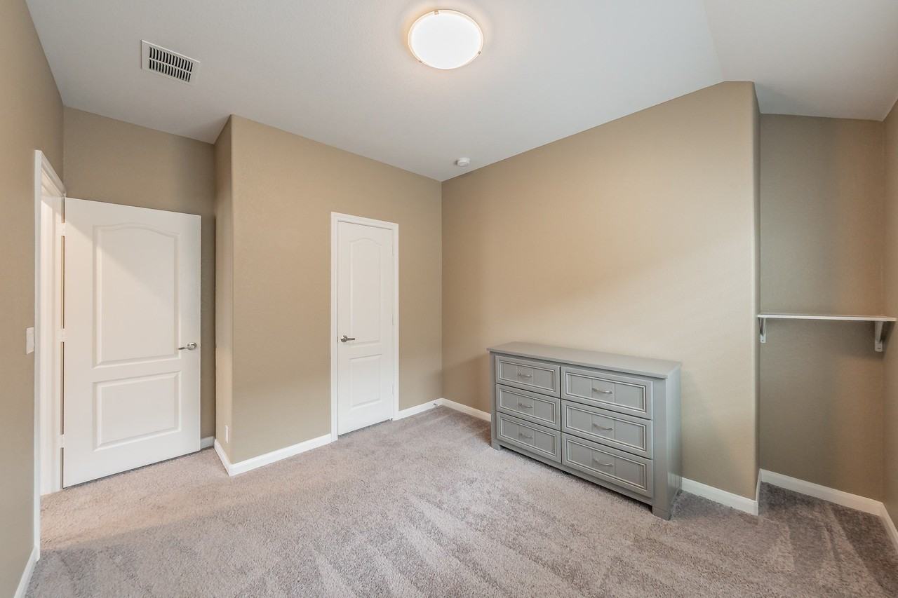 1116 Kingbird Ln - Photo 7 of 31