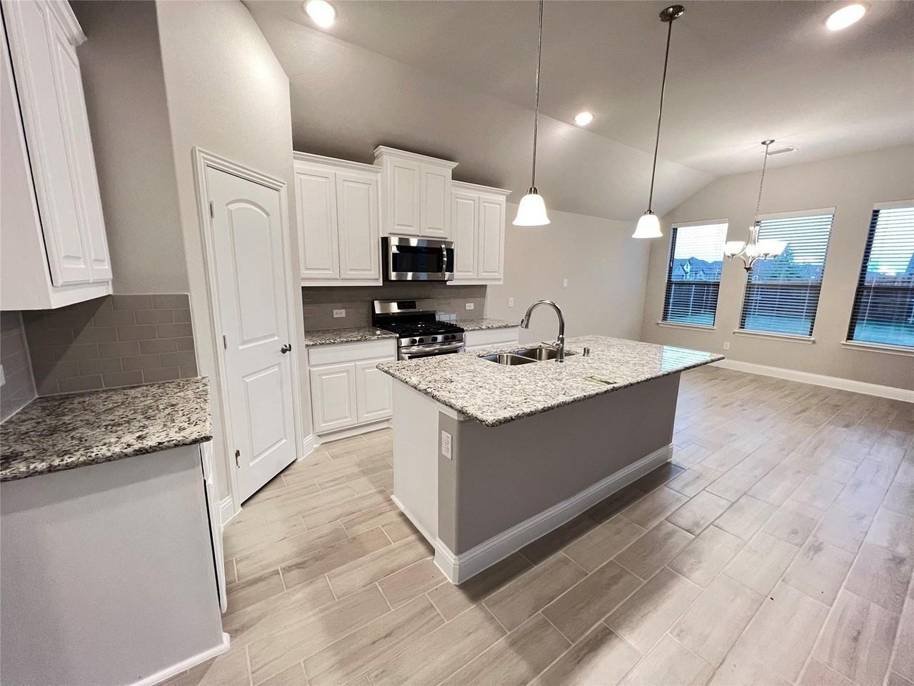 4008 Whitetail Ln - Photo 4 of 19