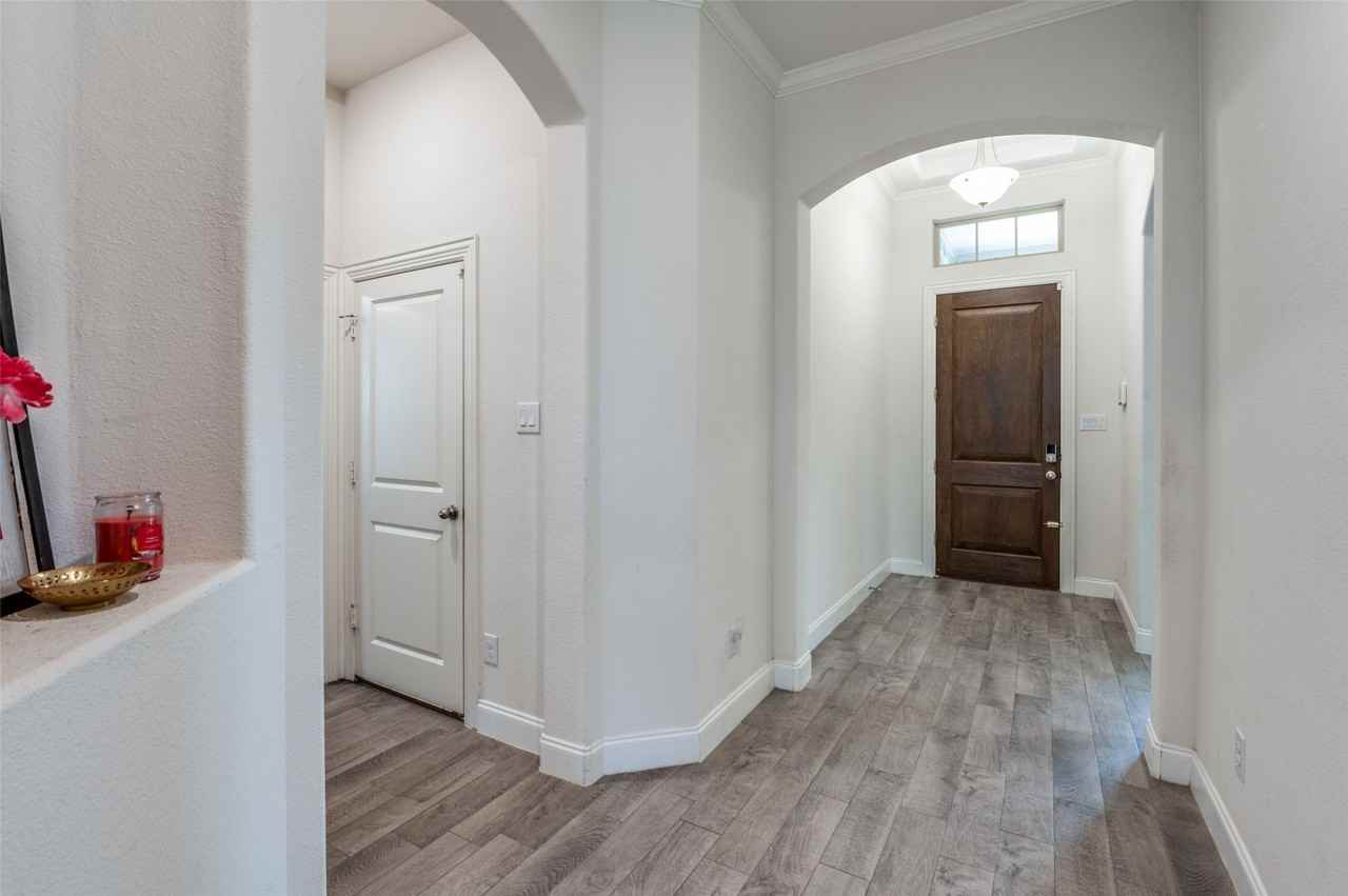 462 Steele St - Photo 3 of 25