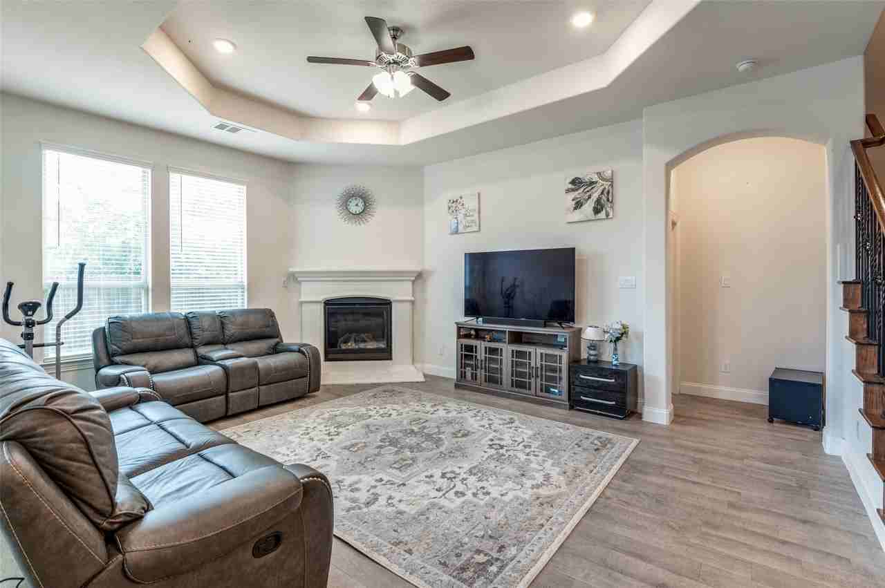 462 Steele St - Photo 4 of 25