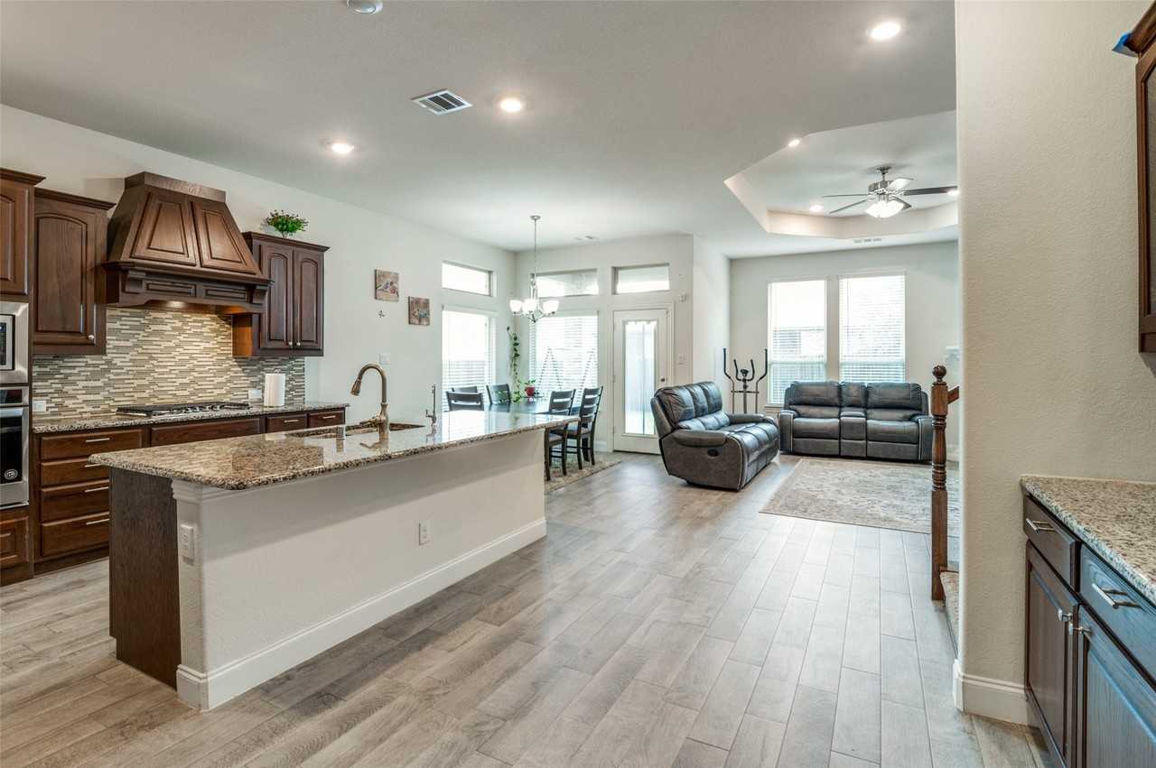 462 Steele St - Photo 6 of 25