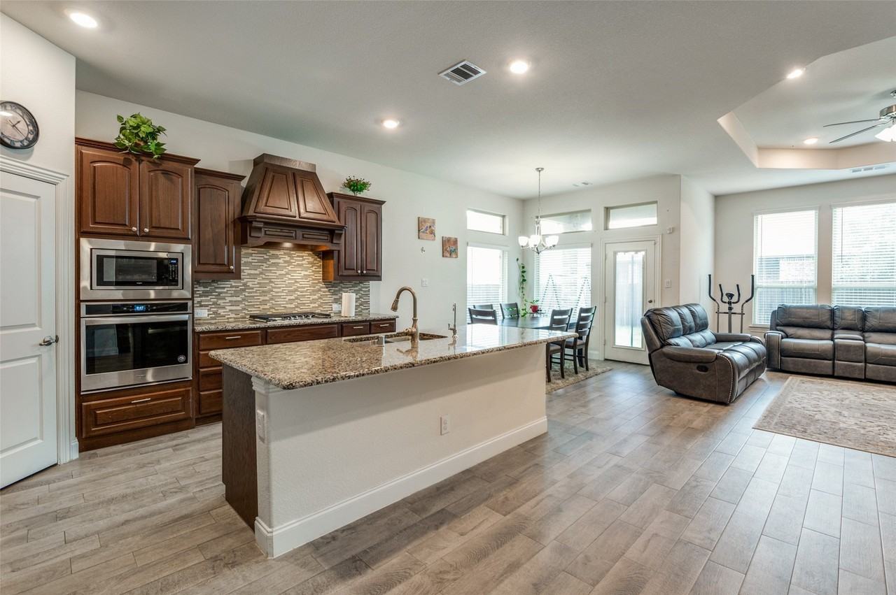 462 Steele St - Photo 7 of 25