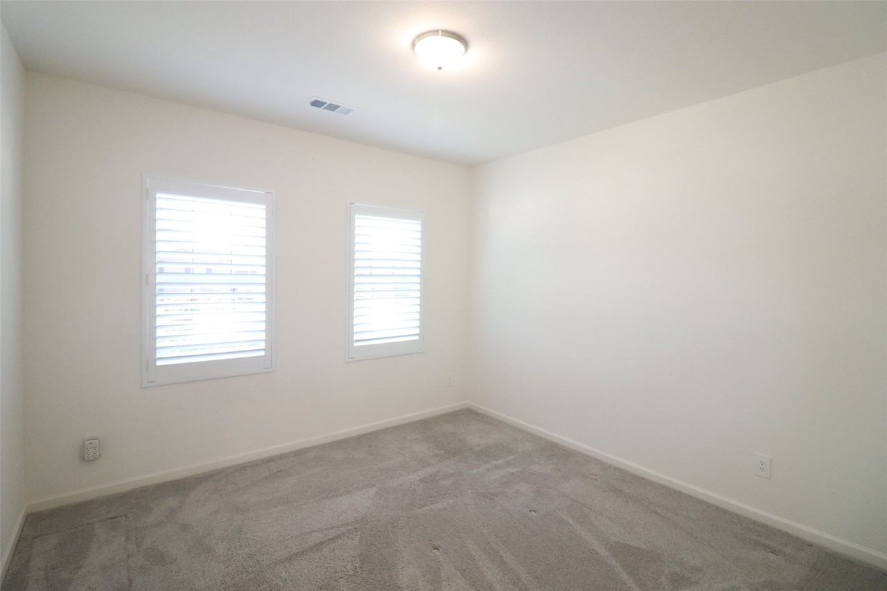 736 Richmond Dr - Photo 5 of 31