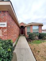 featured image of 1925 Carol Ln