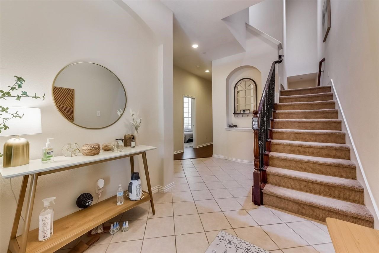 1916 Lantana Ln - Photo 3 of 18