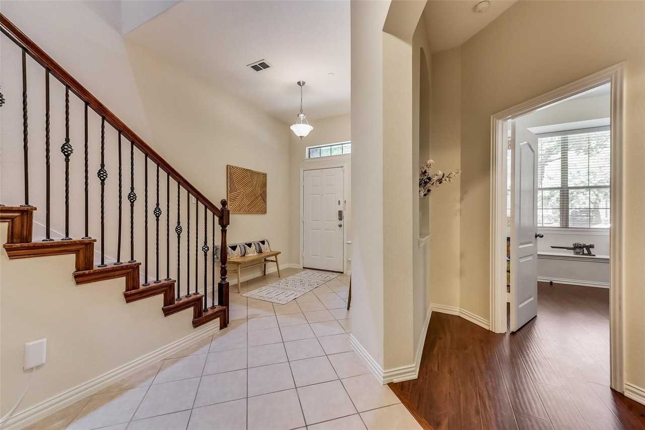 1916 Lantana Ln - Photo 4 of 18