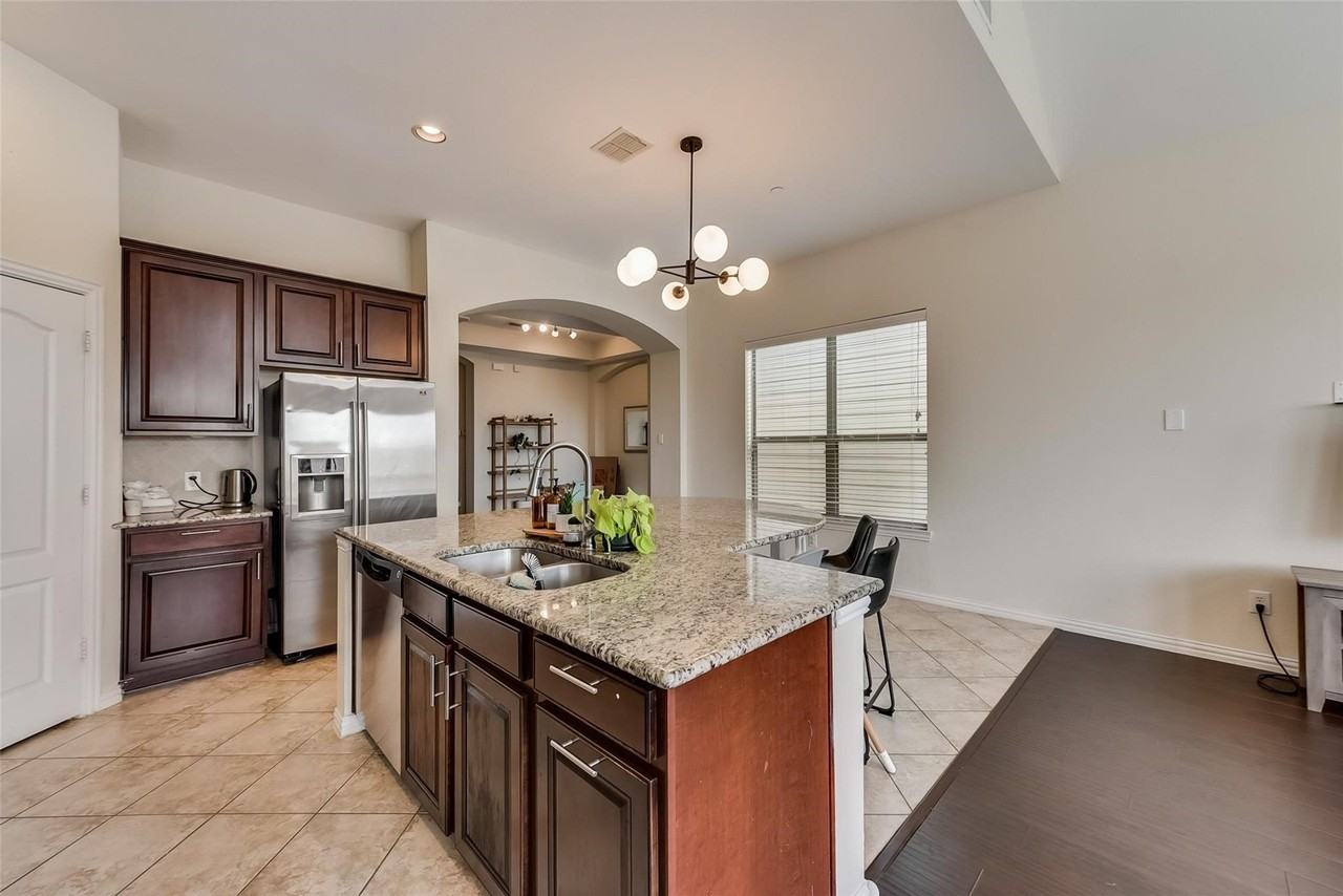1916 Lantana Ln - Photo 6 of 18
