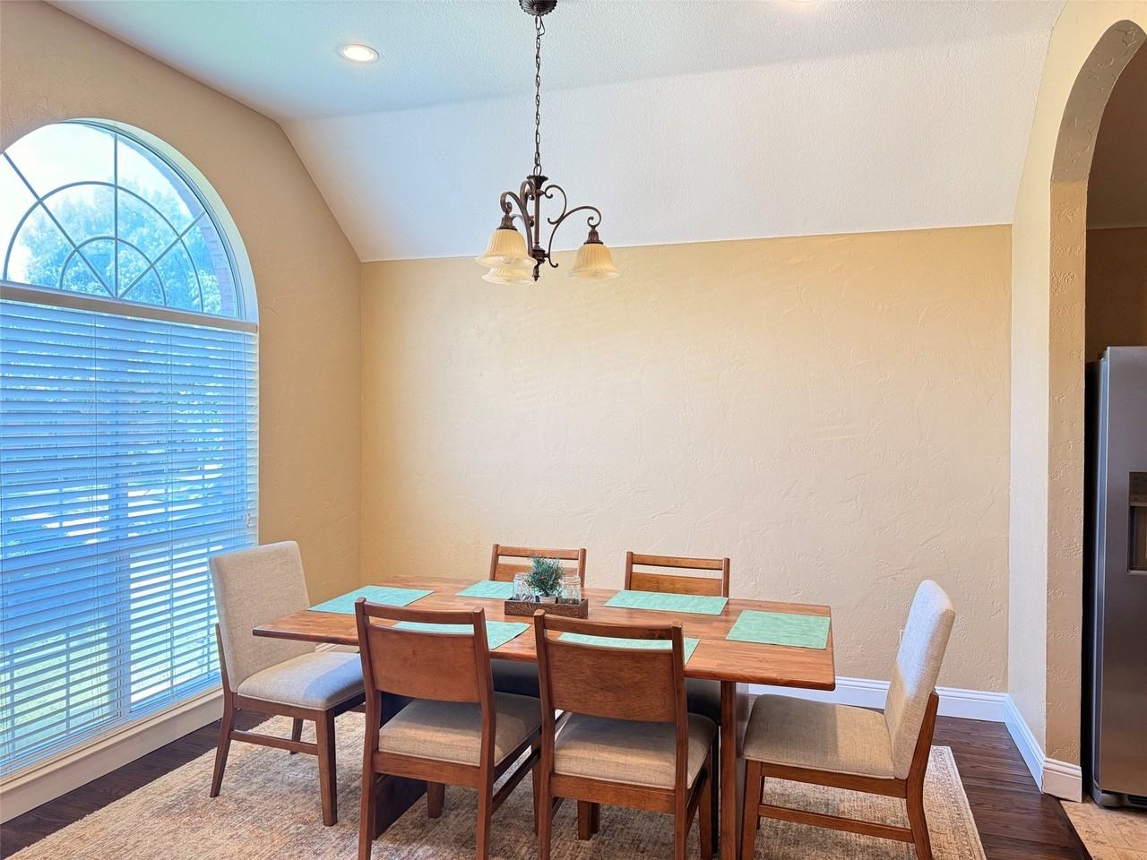 4313 Creekstone Dr - Photo 3 of 17