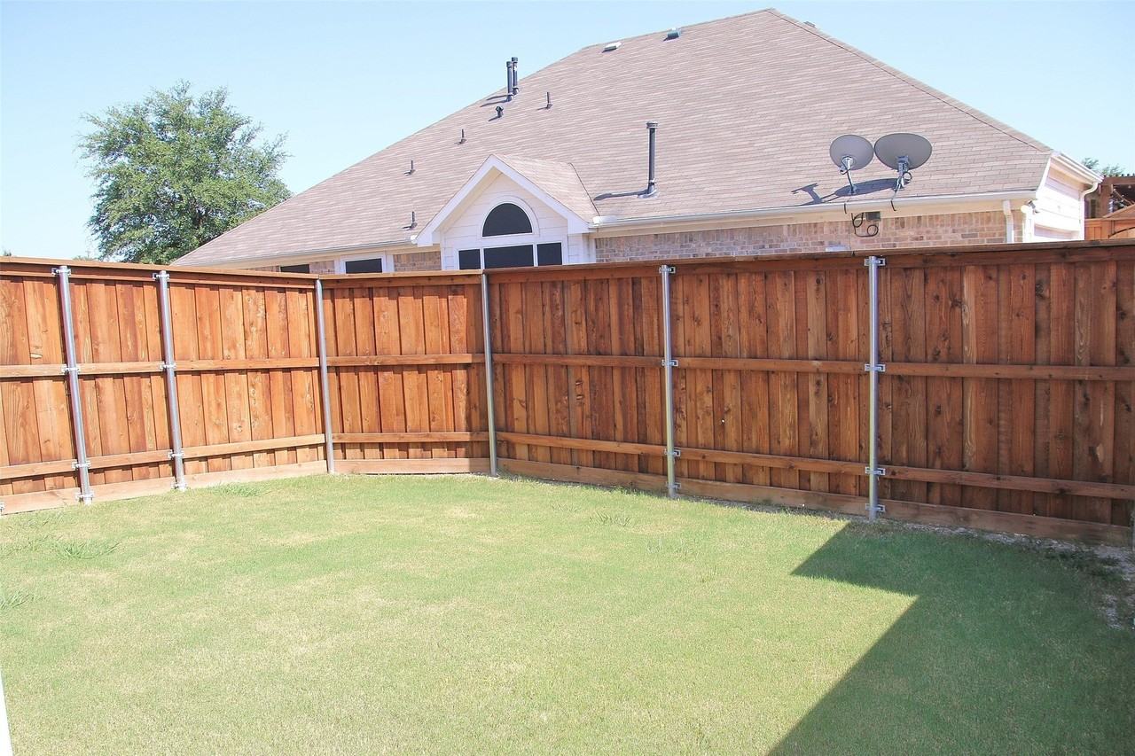 9205 Regal Oaks Dr - Photo 3 of 27