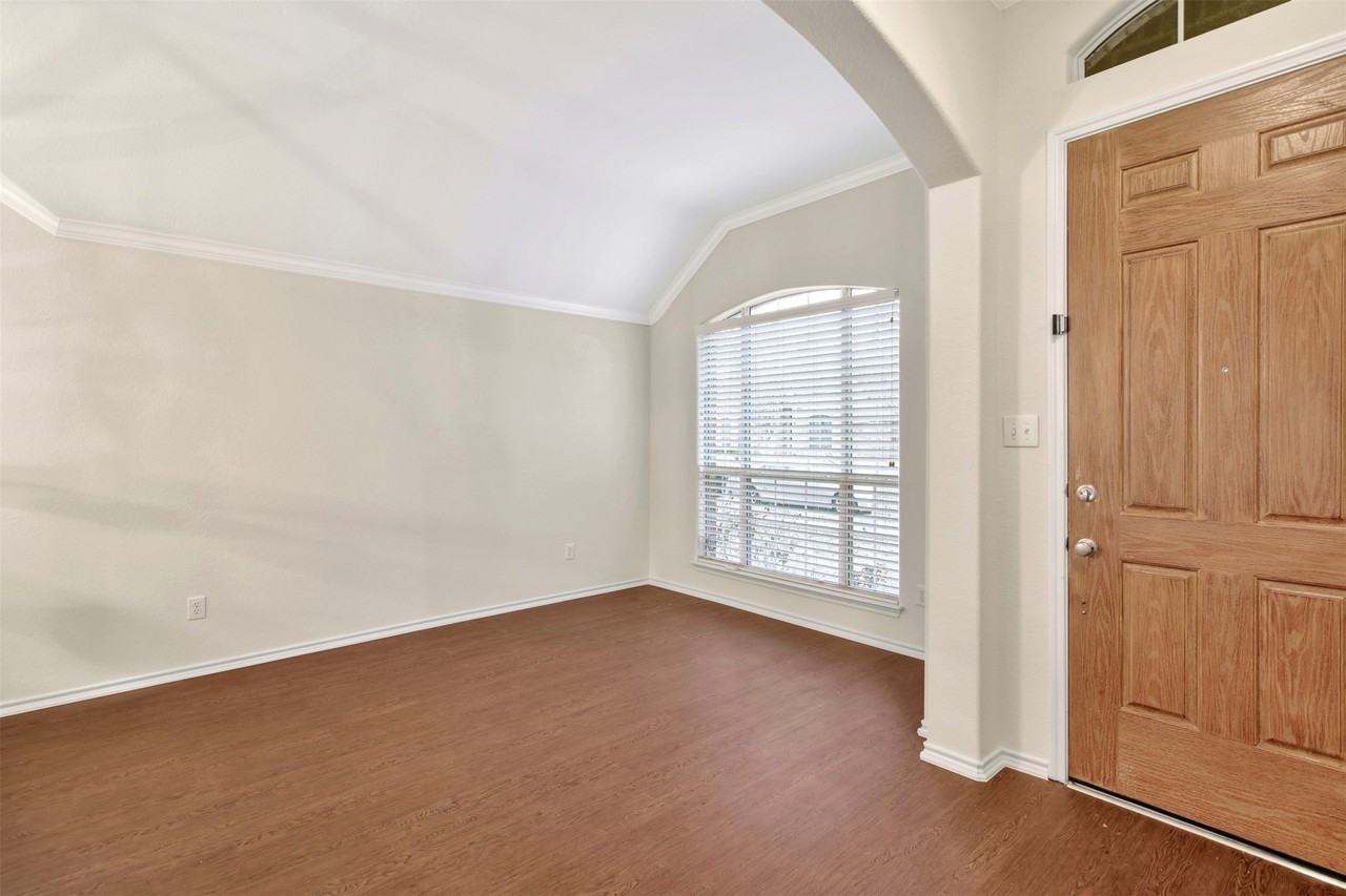 9205 Regal Oaks Dr - Photo 6 of 27