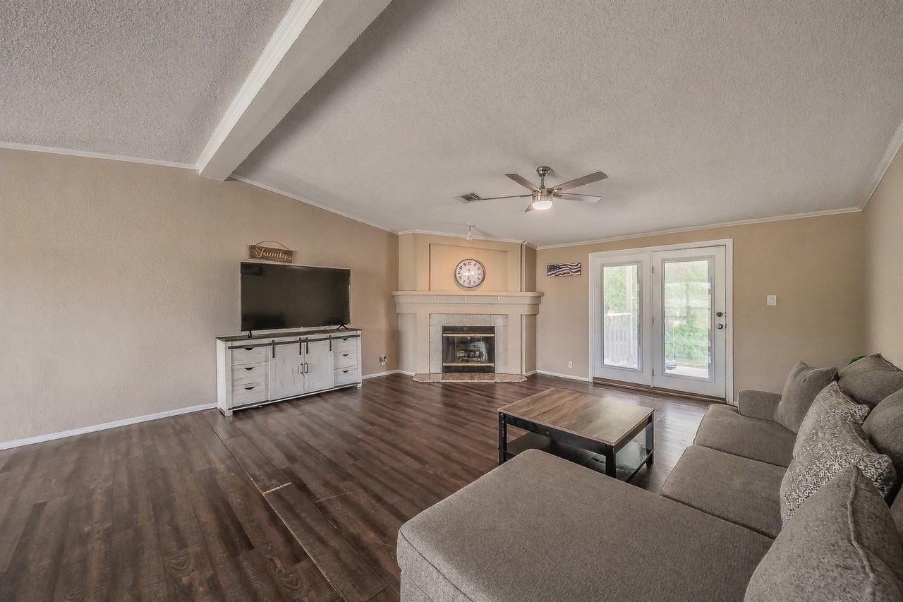 8636 County Road 148 - Photo 2 of 21