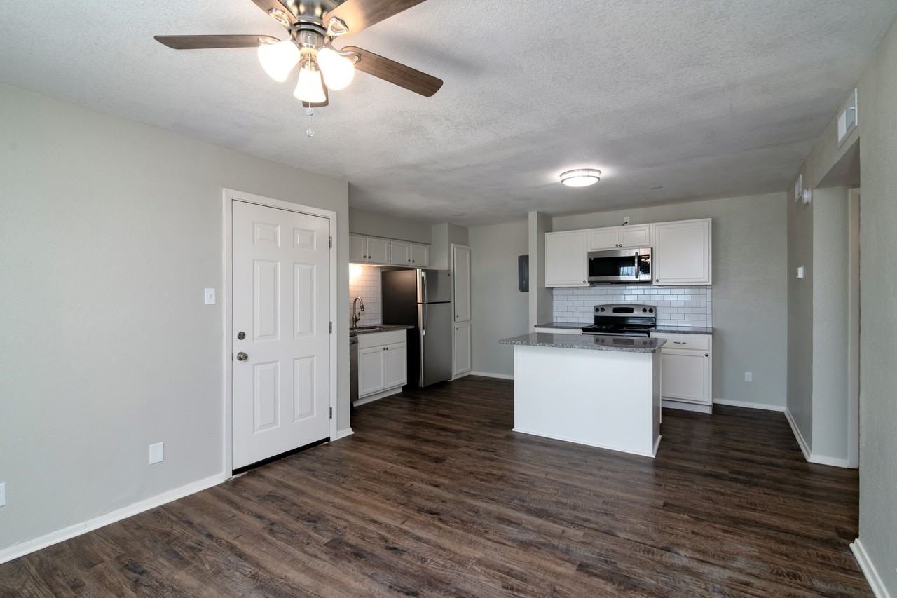 8037 W Elizabeth Ln #223 - Photo 7 of 13