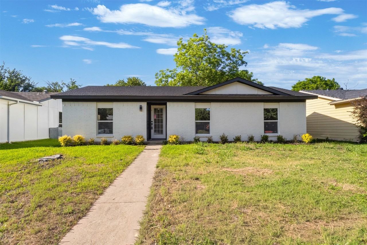 913 Roaming Road Dr