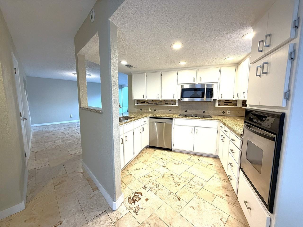 1725 Ashland Ave - Photo 4 of 29