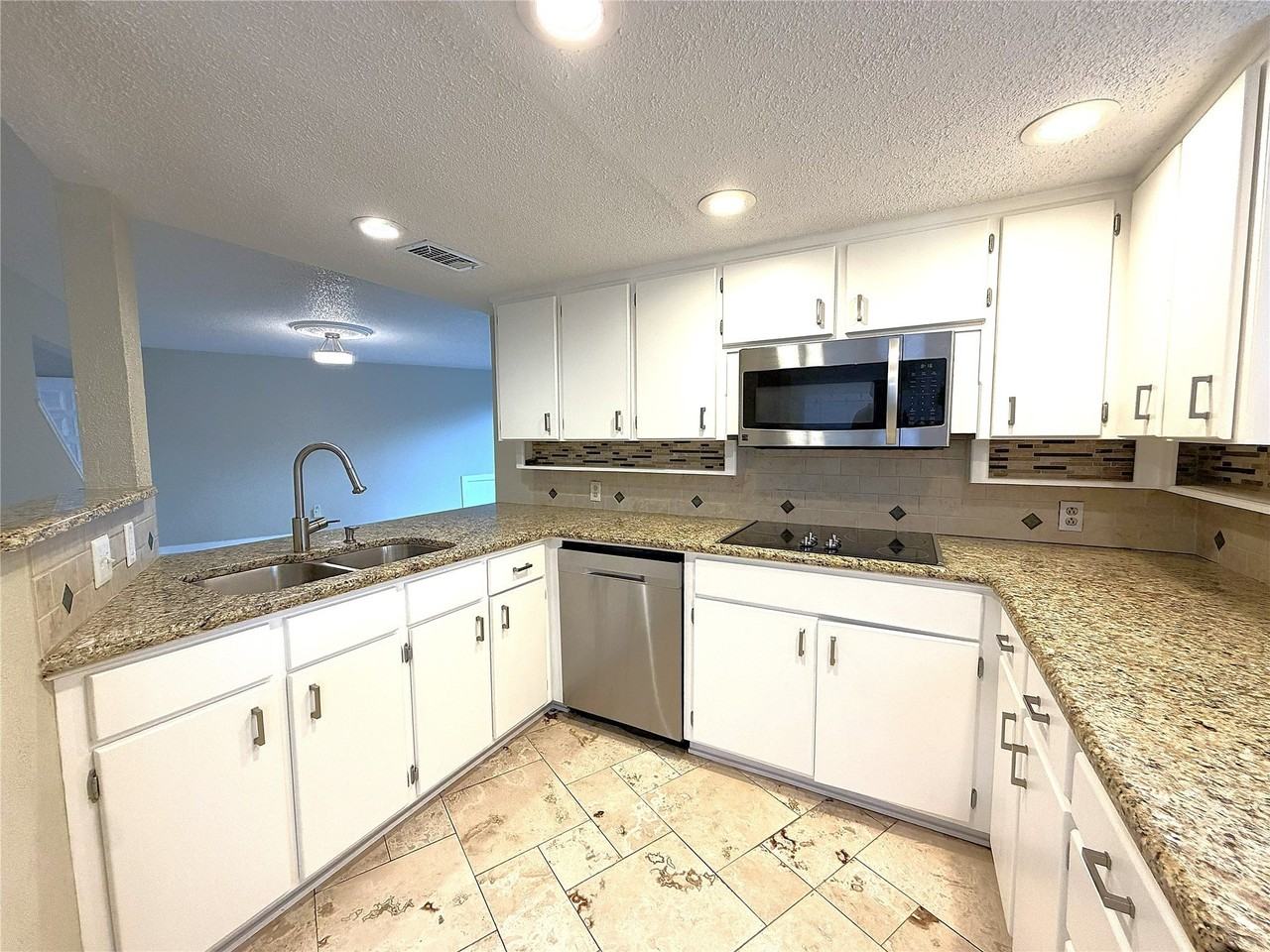 1725 Ashland Ave - Photo 5 of 29