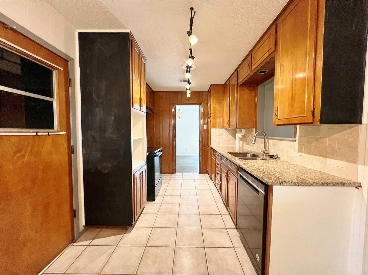 1209 Irwin Dr - Photo 6 of 18
