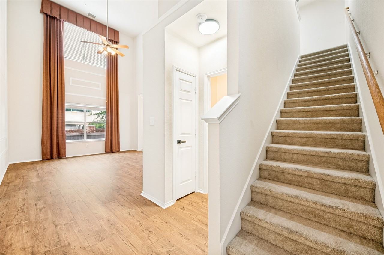8533 Brunswick Dr - Photo 3 of 18