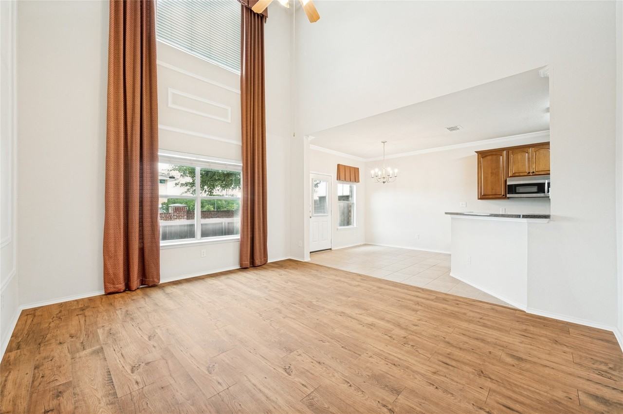 8533 Brunswick Dr - Photo 5 of 18