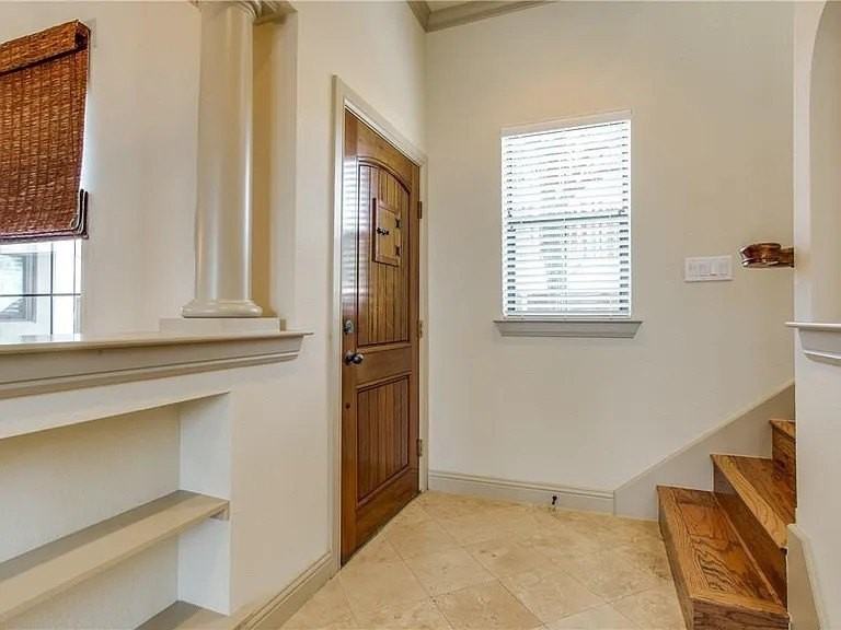 3012 Carmel St - Photo 4 of 25