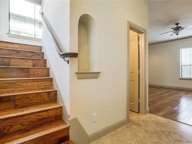 3012 Carmel St - Photo 6 of 25
