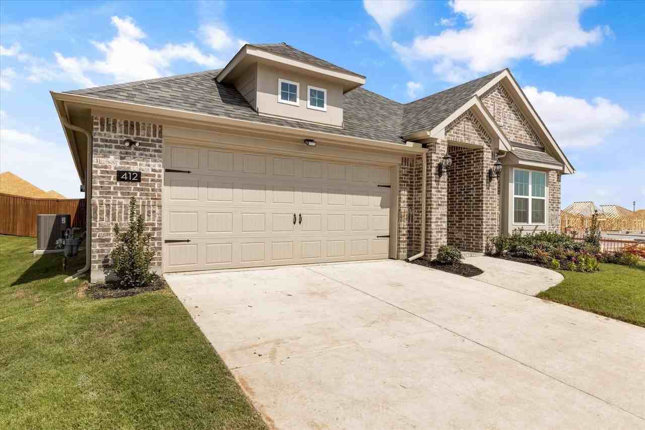 324 Amenduni Ln - Photo 3 of 34