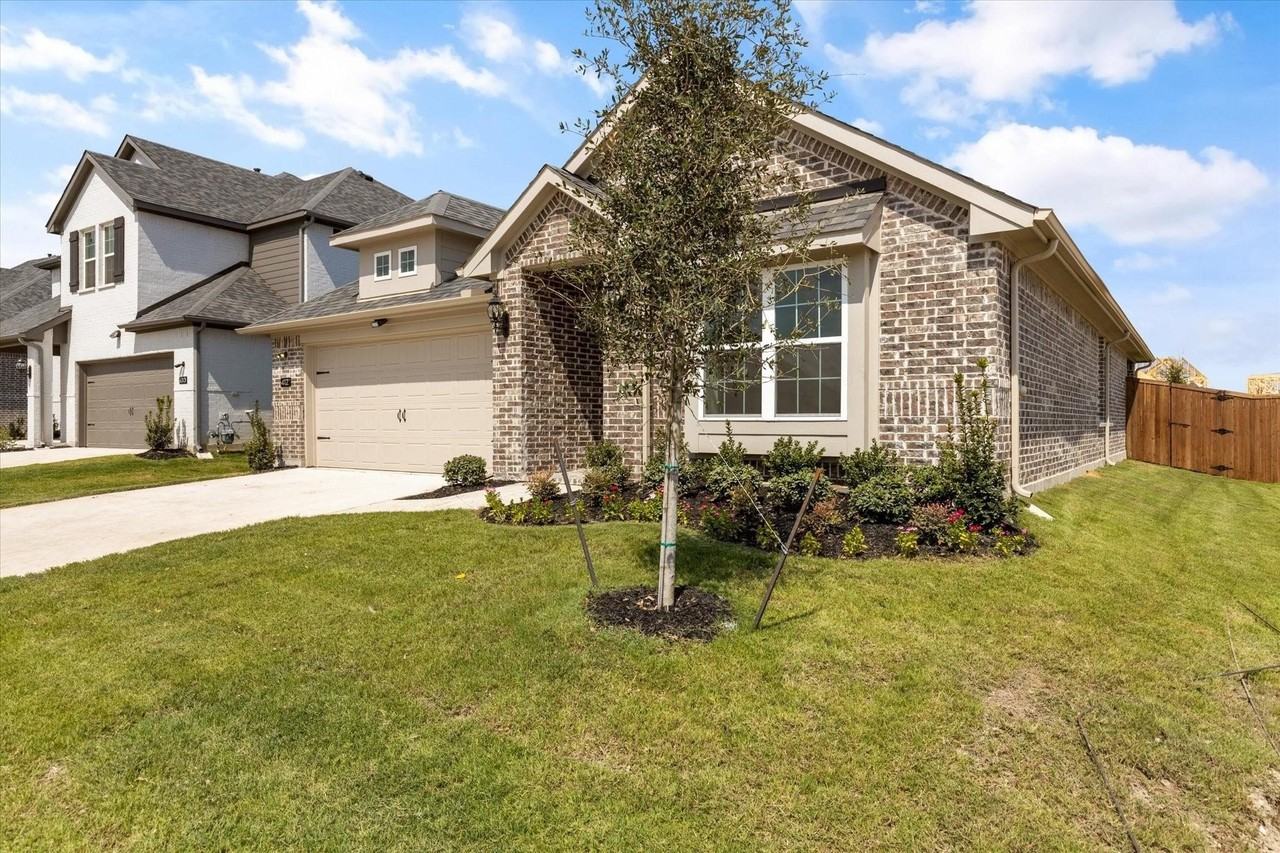 324 Amenduni Ln - Photo 4 of 34