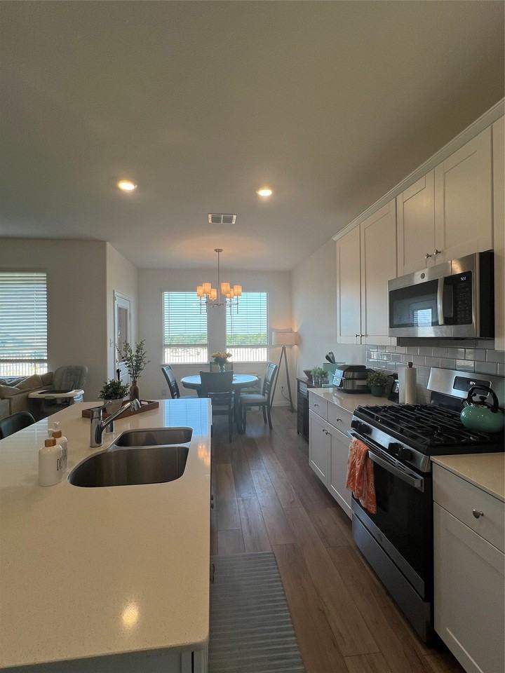 1105 Mistybrook Dr - Photo 6 of 34