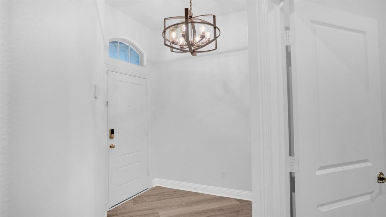 1520 Summit View Ln - Photo 4 of 28