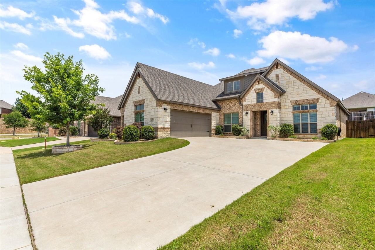8609 Cloudyway Dr - Photo 2 of 40