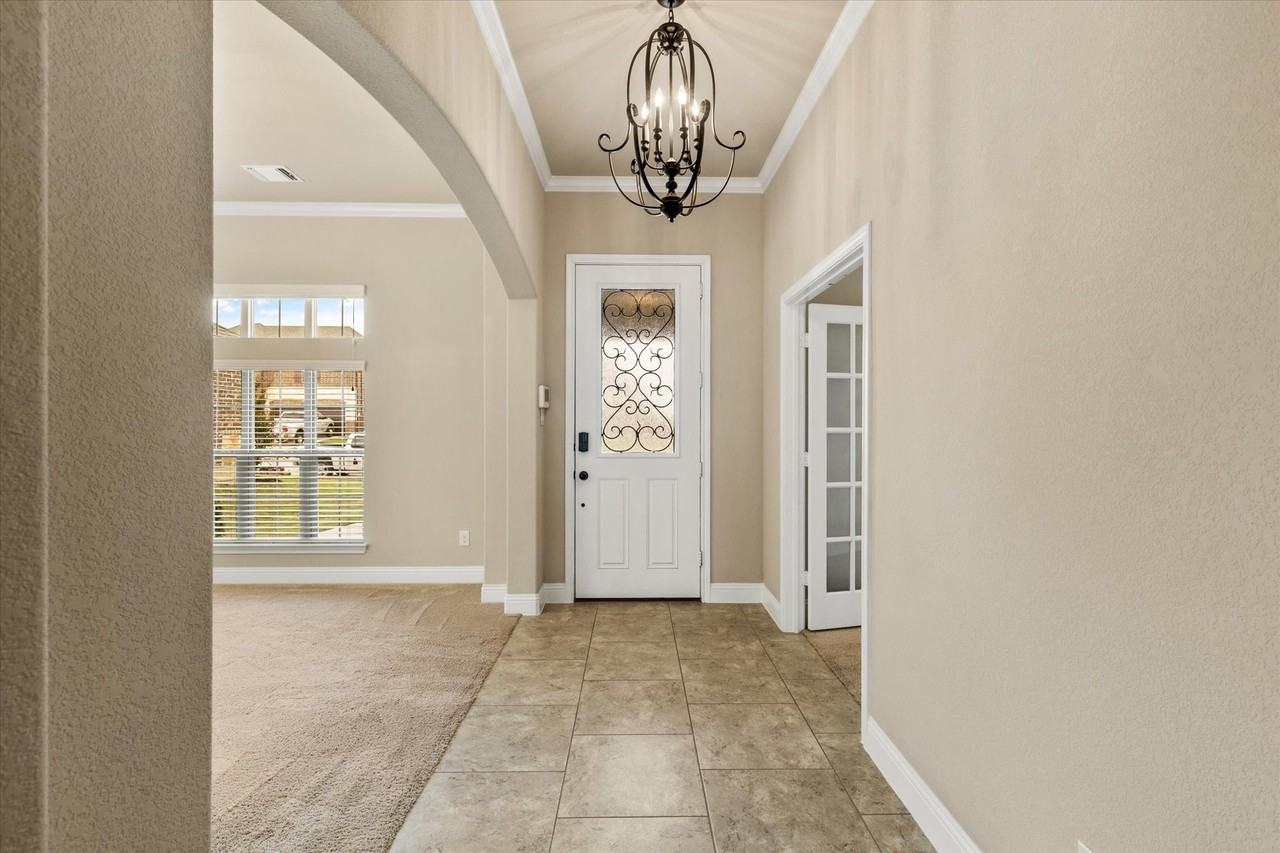 8609 Cloudyway Dr - Photo 5 of 40