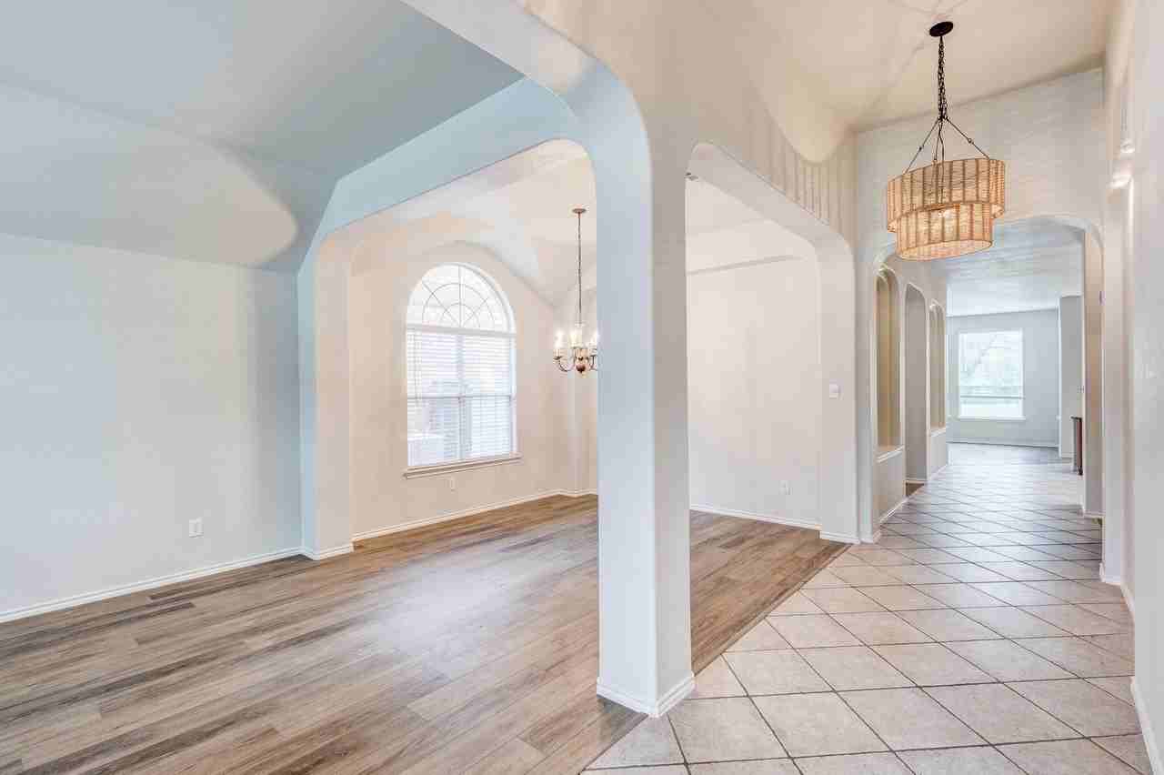 512 Wentworth Dr - Photo 4 of 23