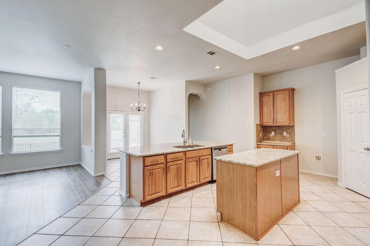 512 Wentworth Dr - Photo 6 of 23