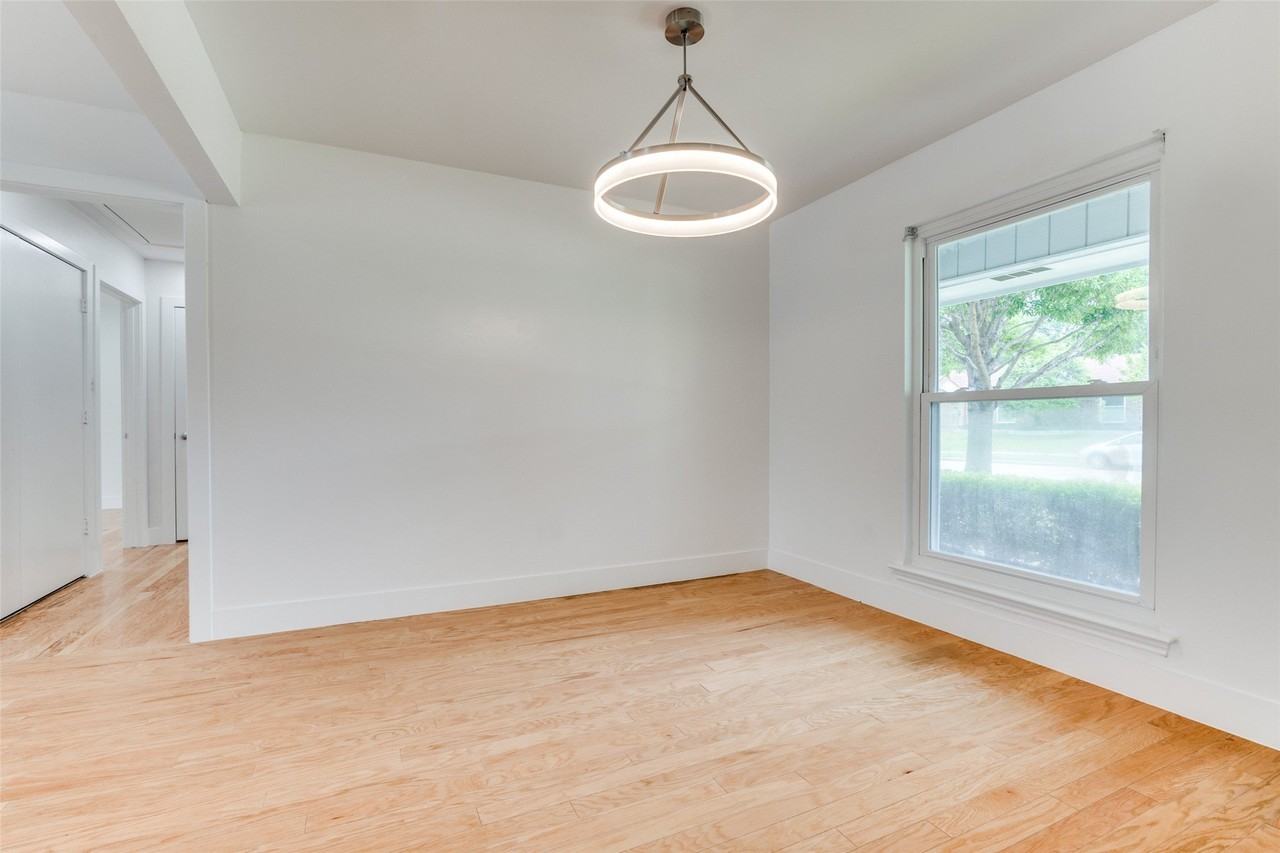 1323 Lark Ln - Photo 4 of 24