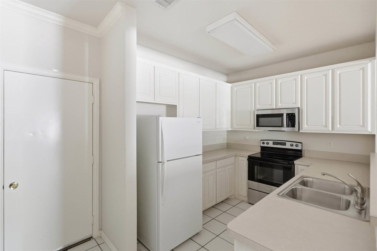 121 Wildwood Ct #200 - Photo 4 of 23