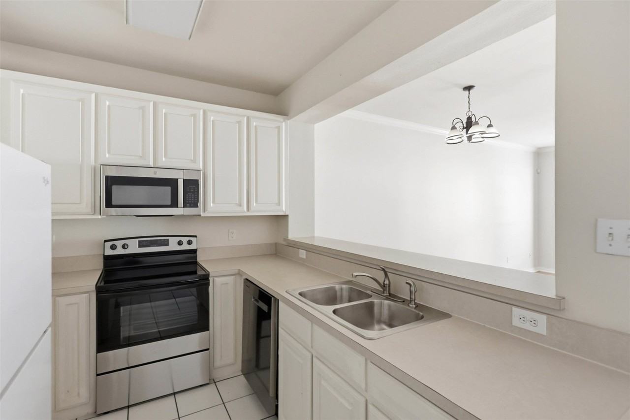 121 Wildwood Ct #200 - Photo 6 of 23