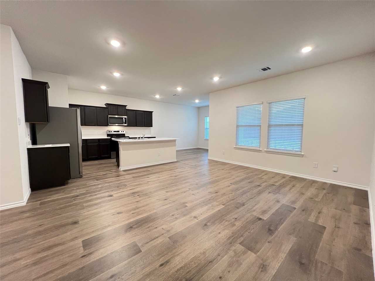13156 Sanctuary Dr - Photo 4 of 23
