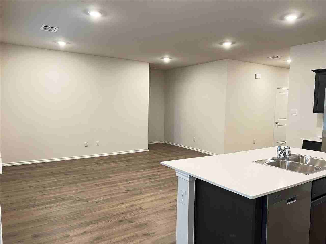 13156 Sanctuary Dr - Photo 7 of 23