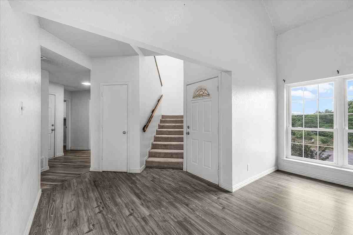 5315 Colony Hill Rd - Photo 7 of 40
