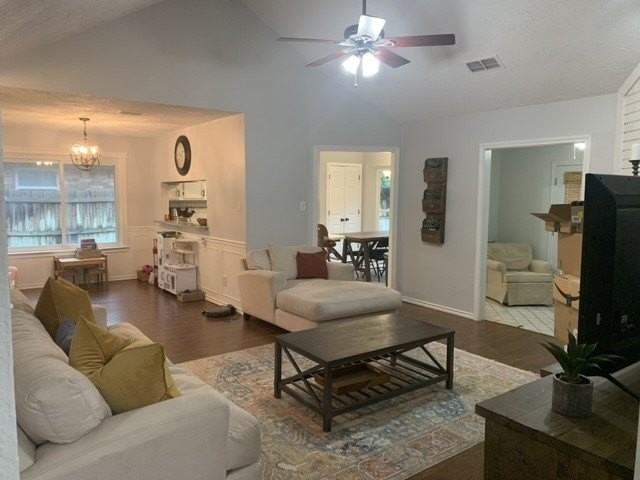 990 Camden Dr - Photo 3 of 19