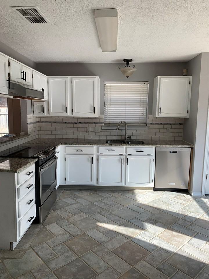 990 Camden Dr - Photo 7 of 19