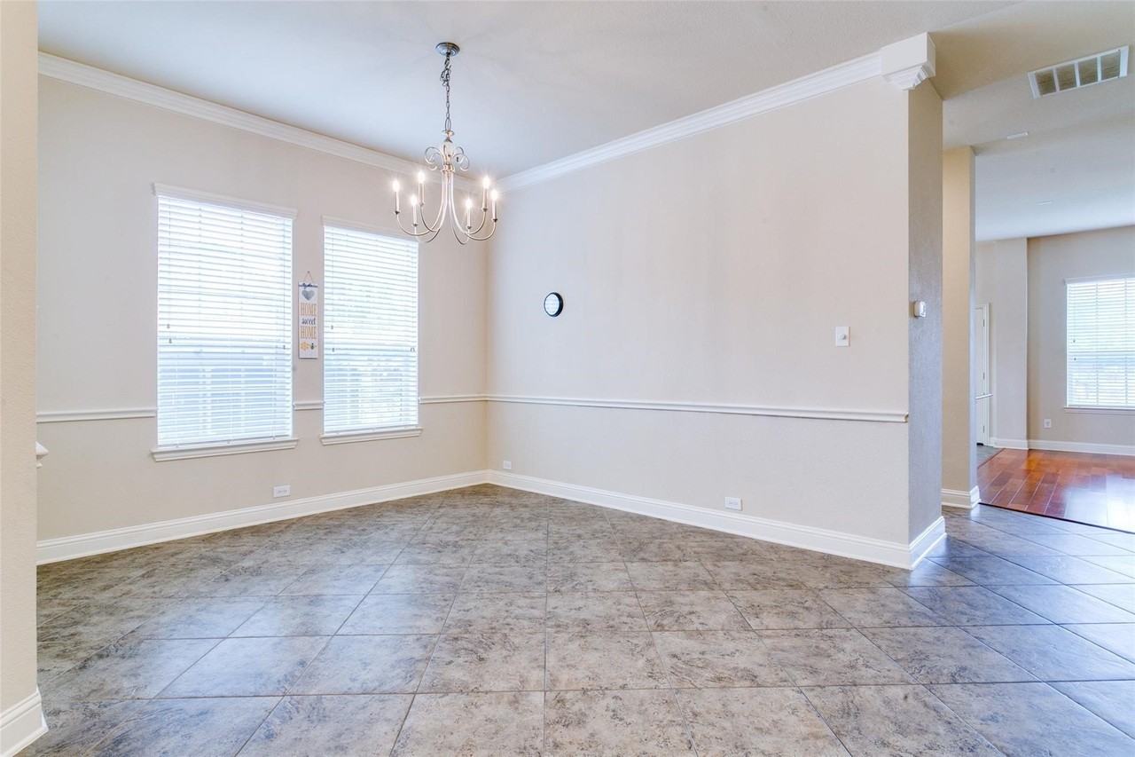3116 Hereford Dr - Photo 4 of 19