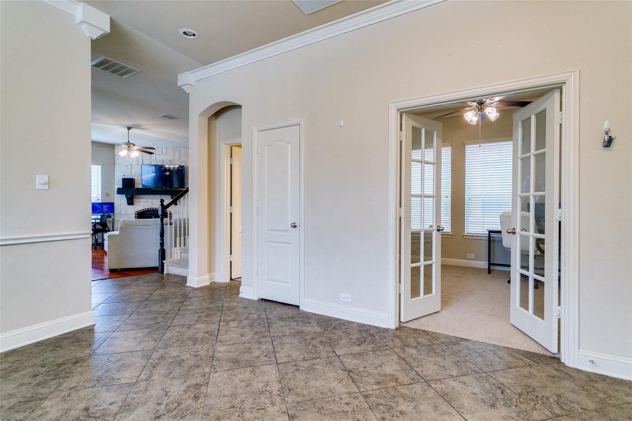3116 Hereford Dr - Photo 5 of 19