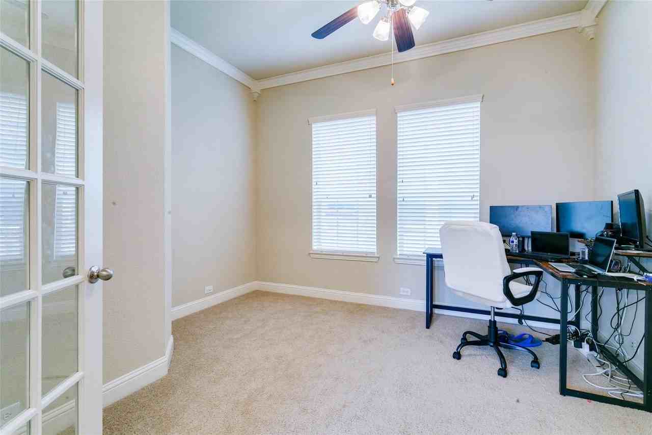 3116 Hereford Dr - Photo 6 of 19