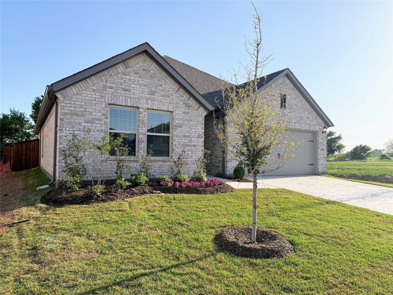 13140 Zion Dr - Photo 2 of 34