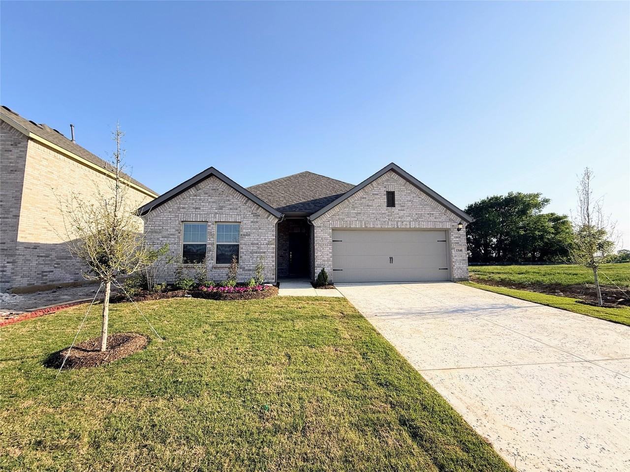 13140 Zion Dr - Photo 4 of 34
