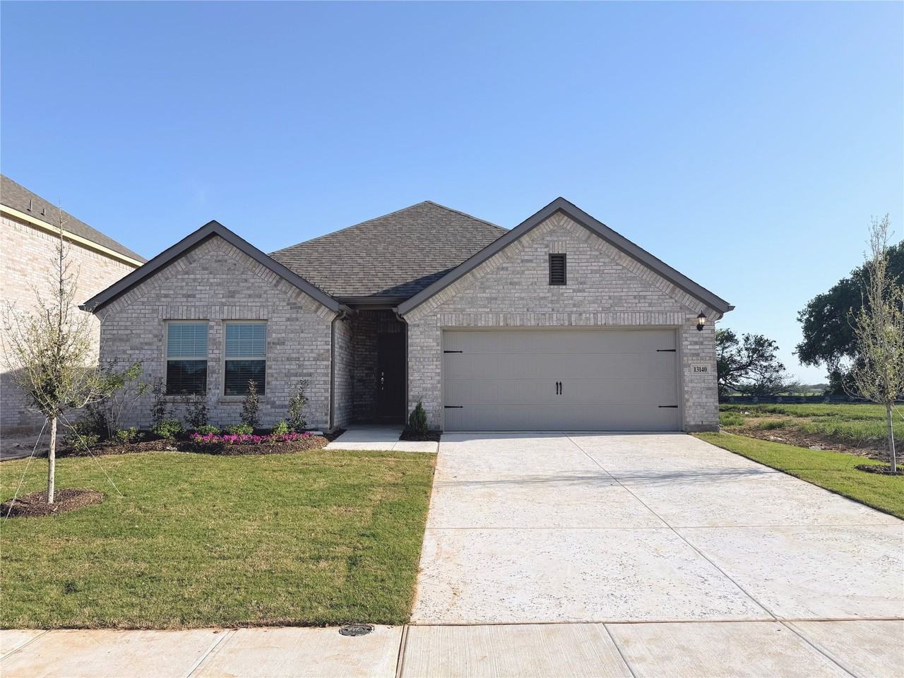 13140 Zion Dr - Photo 5 of 34